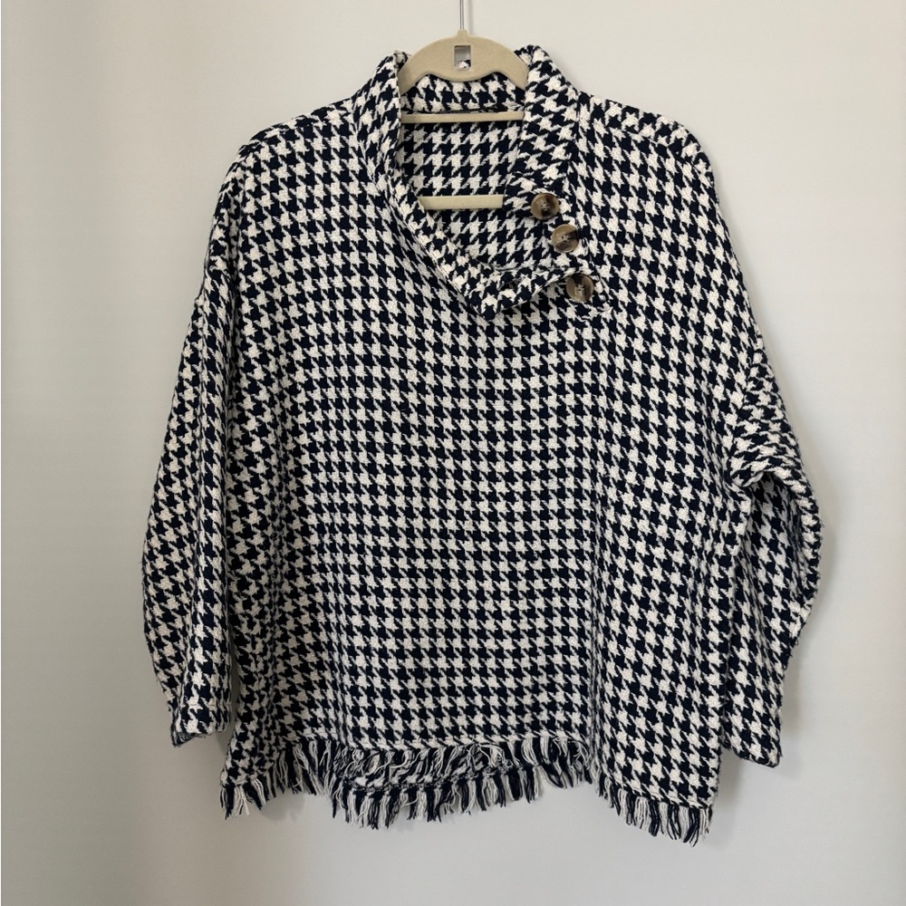 Zara Woman Navy and White Houndstooth Top - Size L - Reposhing as little small -